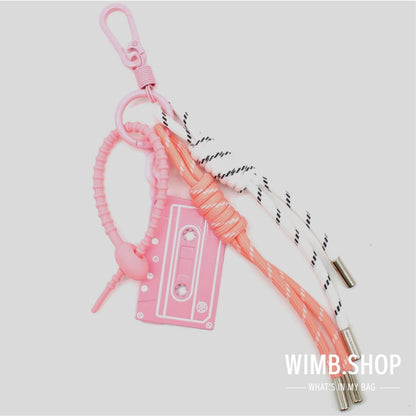 Bag Charm „KASSETTE“ – Grafischer Taschenanhänger mit Retro-Charme