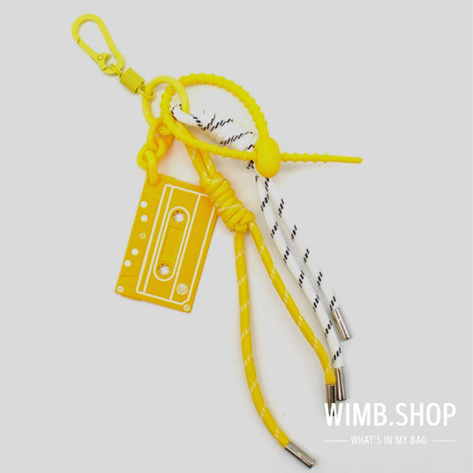 Bag Charm „KASSETTE“ – Grafischer Taschenanhänger mit Retro-Charme