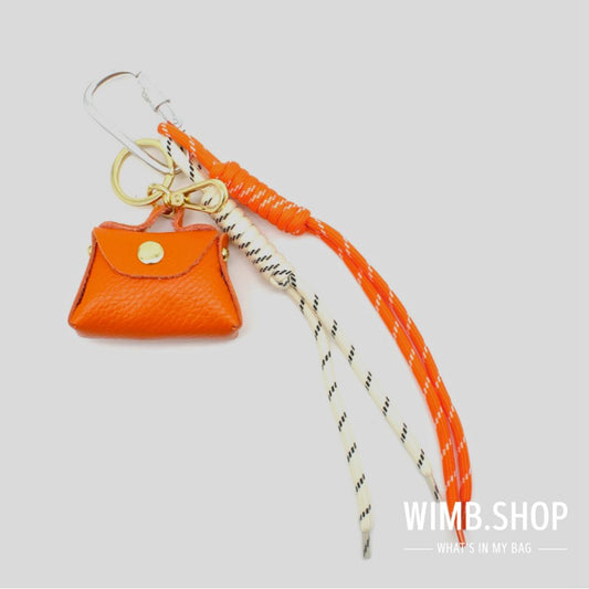 Eleganter Leder-Taschenanhänger – Handgefertigter Charme für stilvolle Akzente